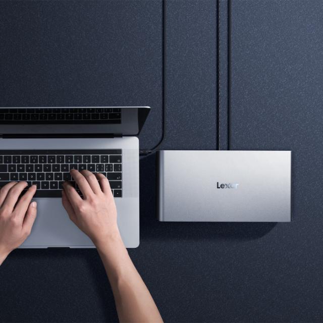 Lexar Workflow Pro - SD/MicroSD Reader & 2x2TB SSD