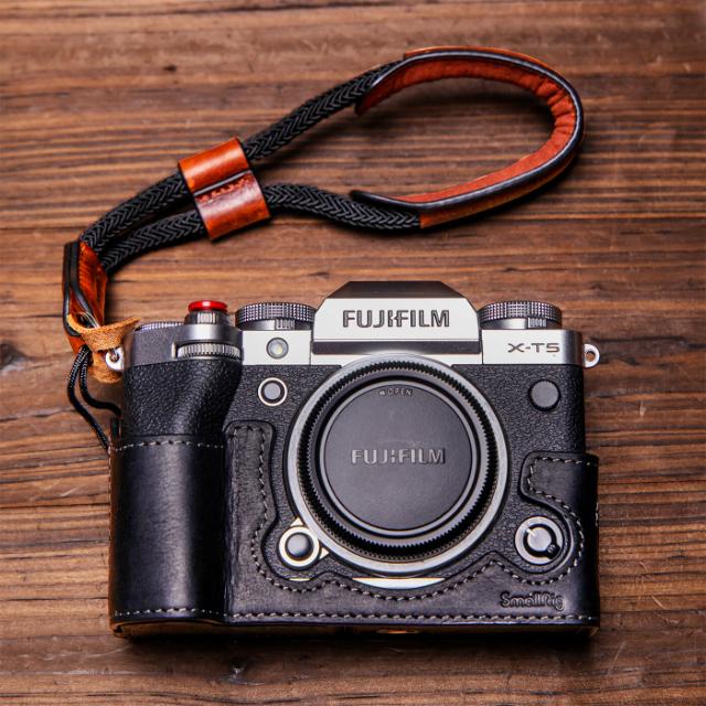 SMALLRIG 3927 HALF CASE & STRAP FOR X-T5