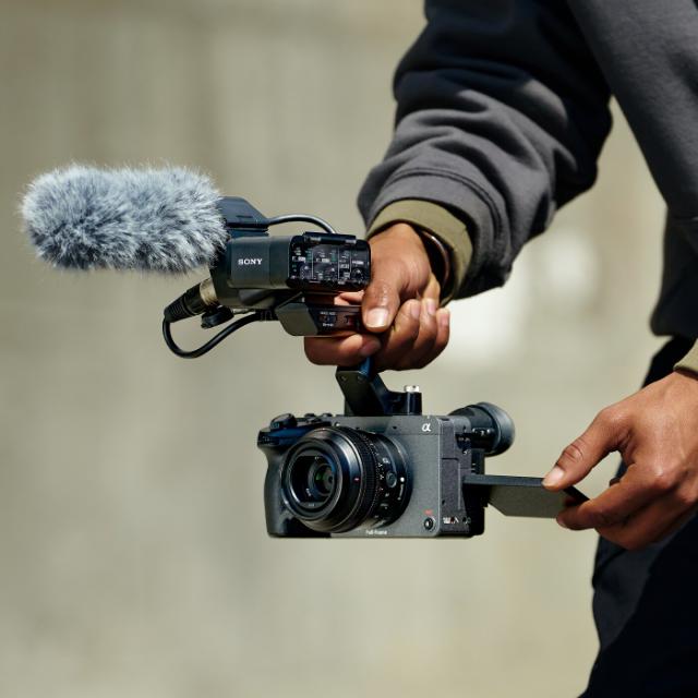 SONY FX2 CINEMA LINE FF CAMERA W. XLR HANDLE