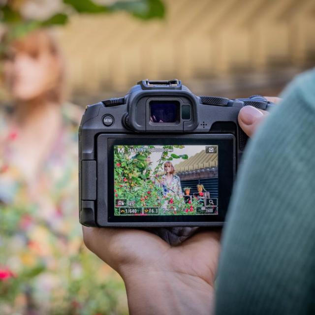 CANON EOS R8 M. RF 24-105MM F4-7.1 IS STM