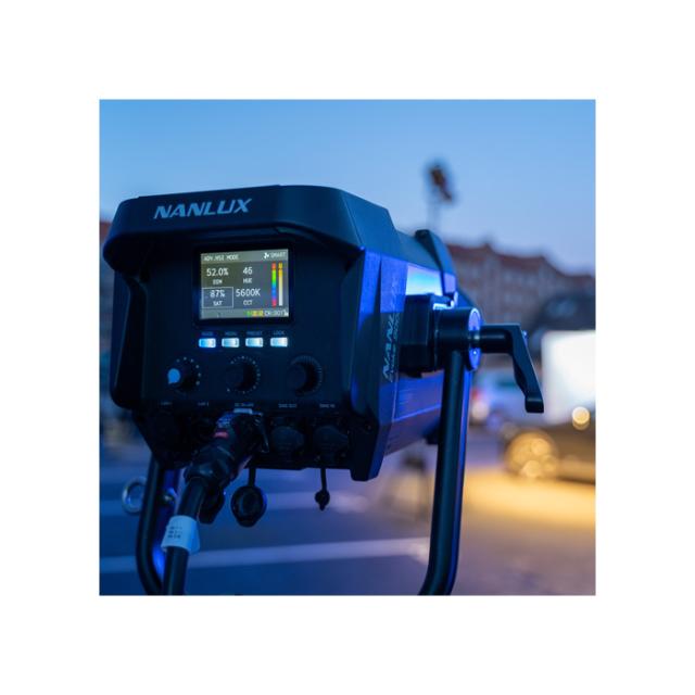 NANLUX EVOKE 900C SPOT LIGHT WITH FLIGHT CASE