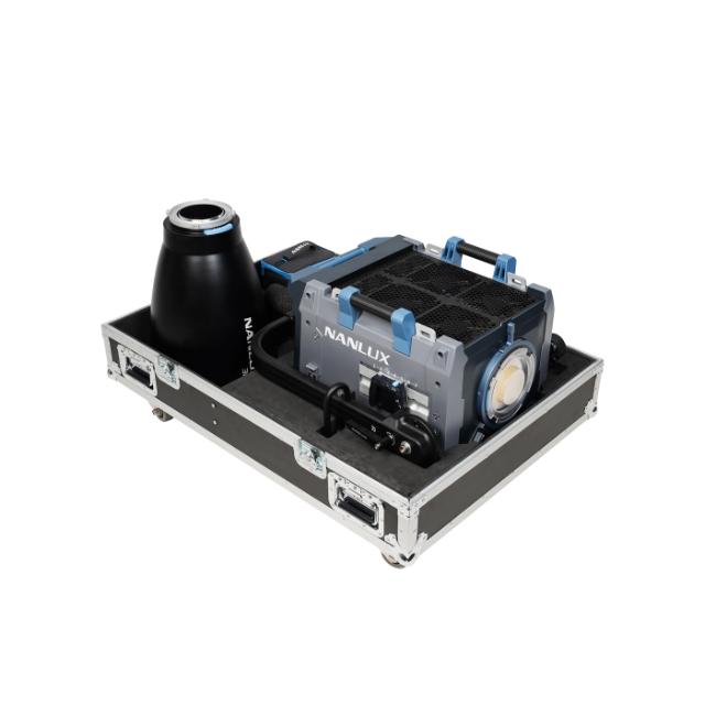 NANLUX EVOKE 5000B IN FLIGHTCASE W/ 30° REFLECTOR