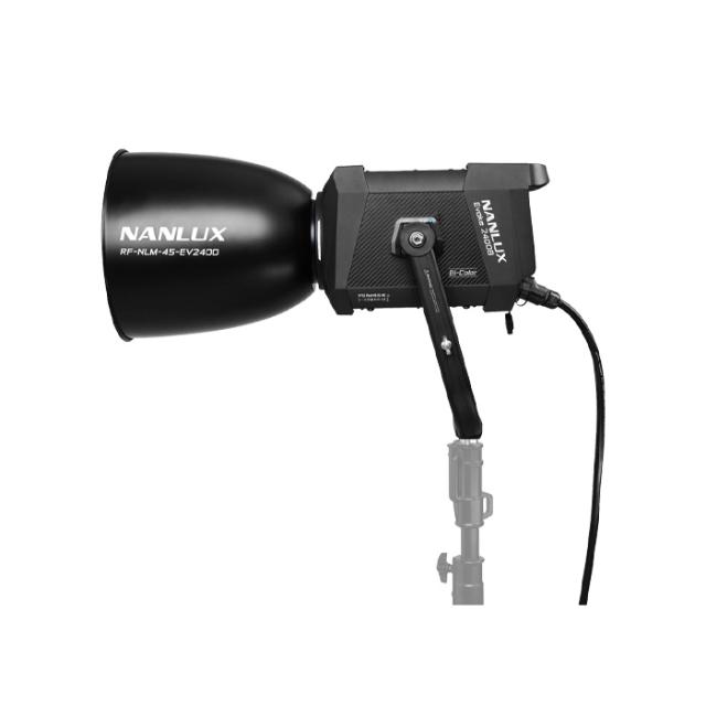 NANLUX EVOKE 2400B SPOT W/ FLIGHTCASE & REFLECTOR