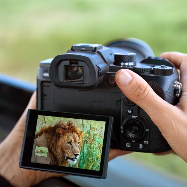 SONY DSC-RX10 V CAMERA