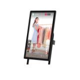 YOLO121114-LANG1-825799a1-d871-4b11-9bfa-23ad2b991708