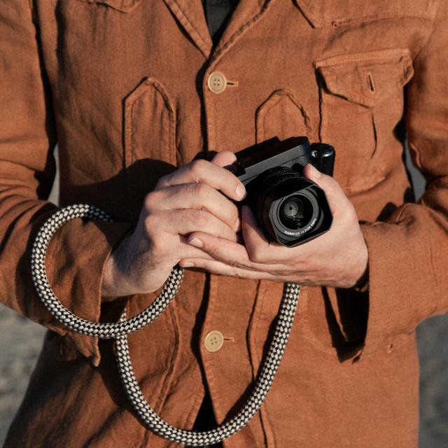 LEICA CARRYING STRAP ROUND BRAIDED BLACK-WHITE