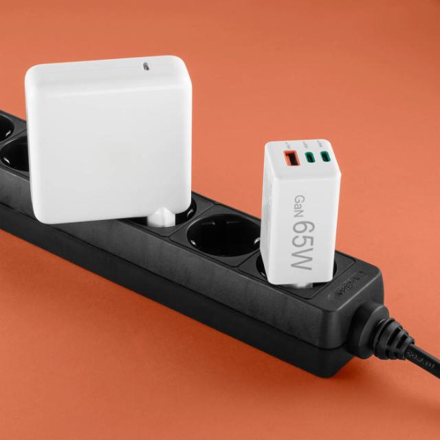 HAMA CHARGER 2X USB-C 1X USB-A 65W GaN