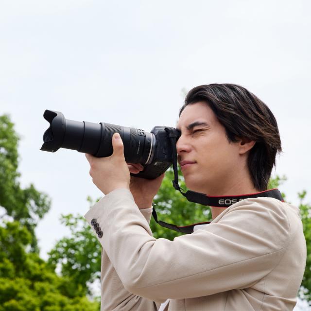 TAMRON 18-300MM F/3,5-6,3 DI III-A VC VXD RF-MOUNT