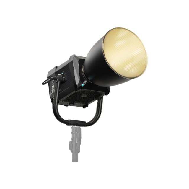 NANLUX EVOKE 2400B SPOT LIGHT WITH REFLECTOR