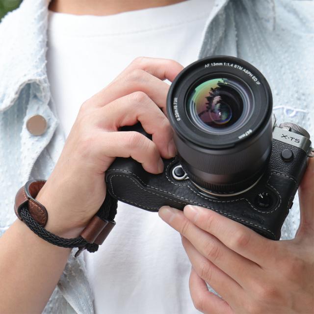 SMALLRIG 3927 HALF CASE & STRAP FOR X-T5